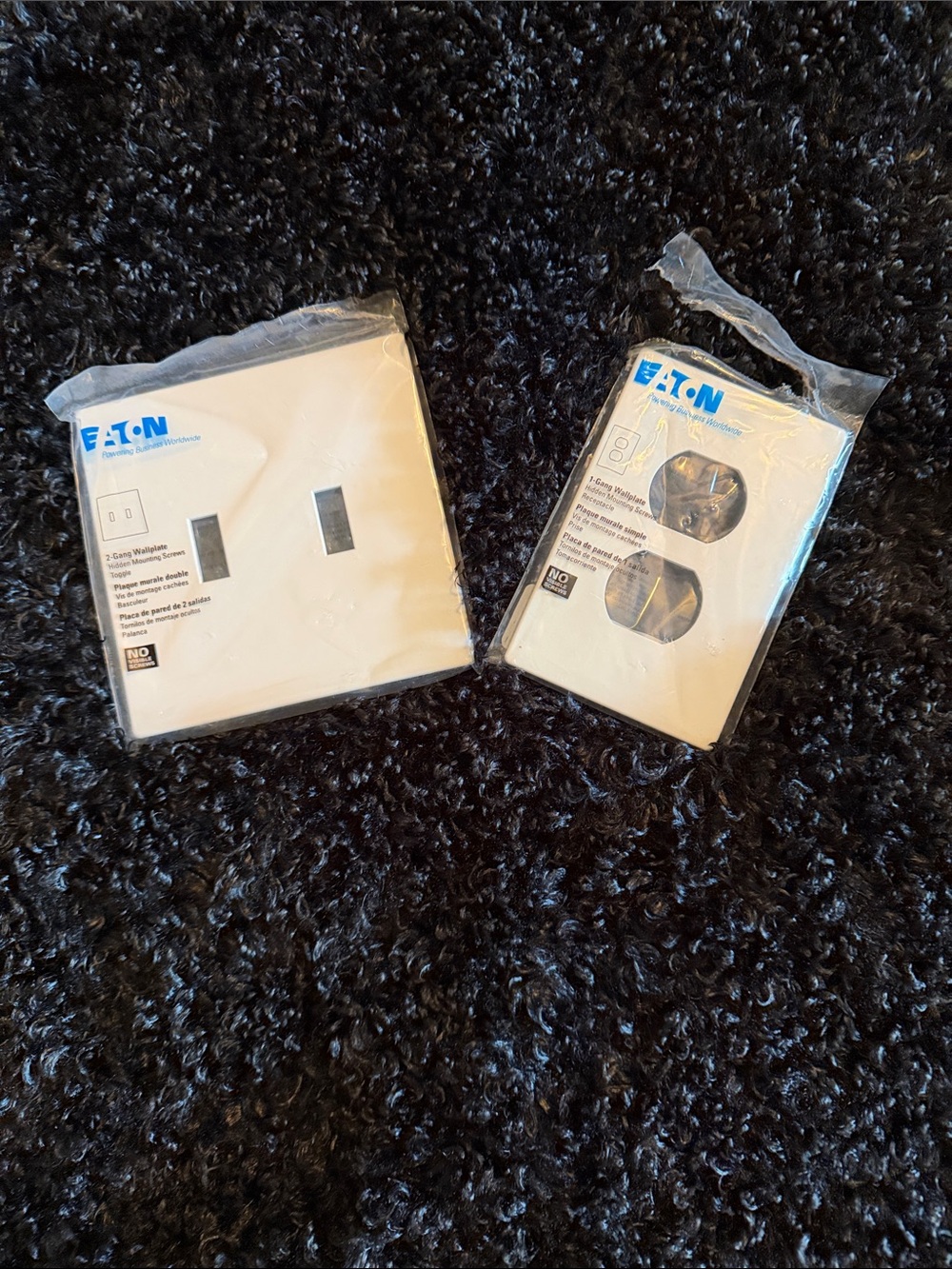 Easton White Duplex and Receptacle Wall Plate Covers (screw less)